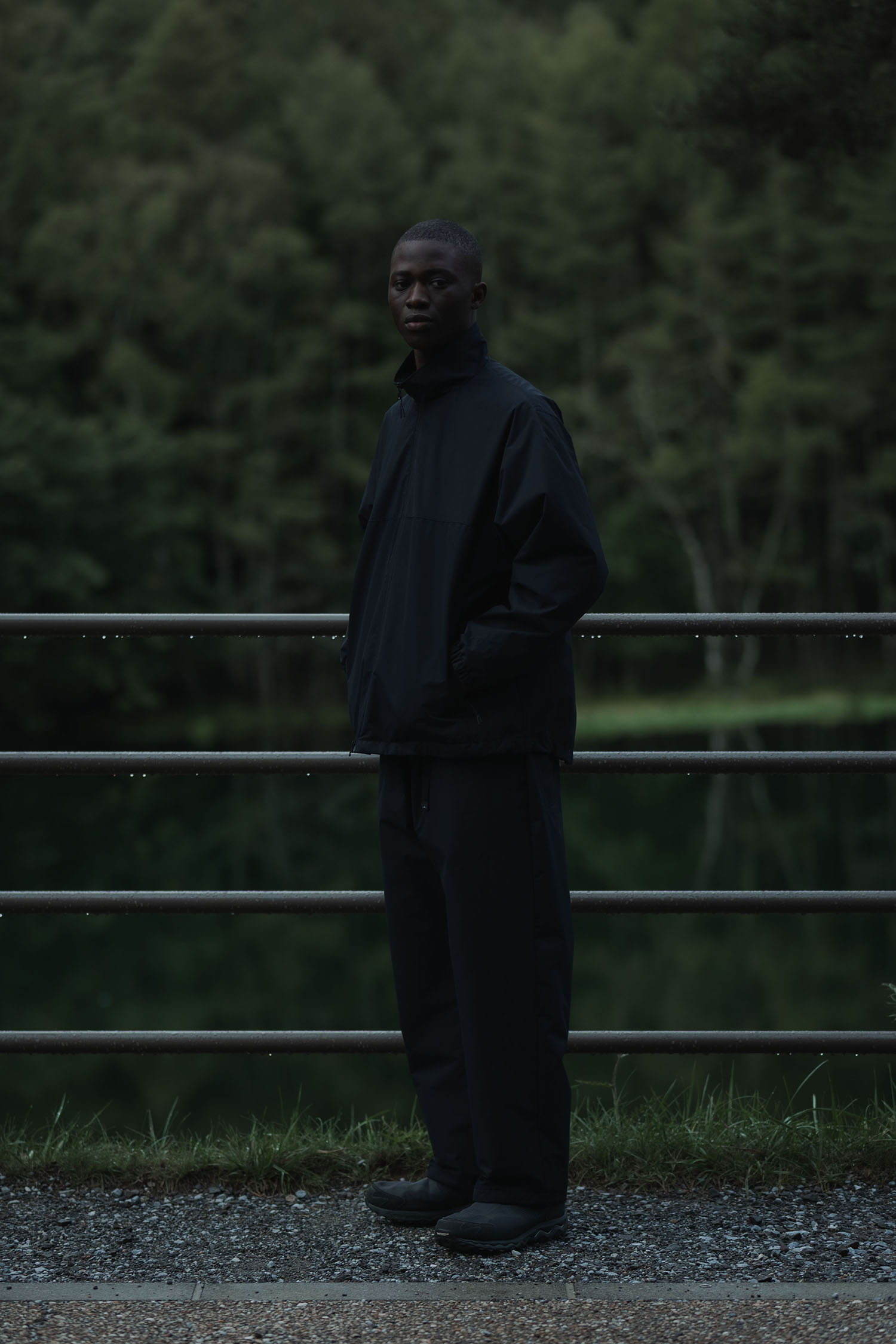 別注 GORE-TEX WINDSTOPPER 運動風長褲穿搭照 3