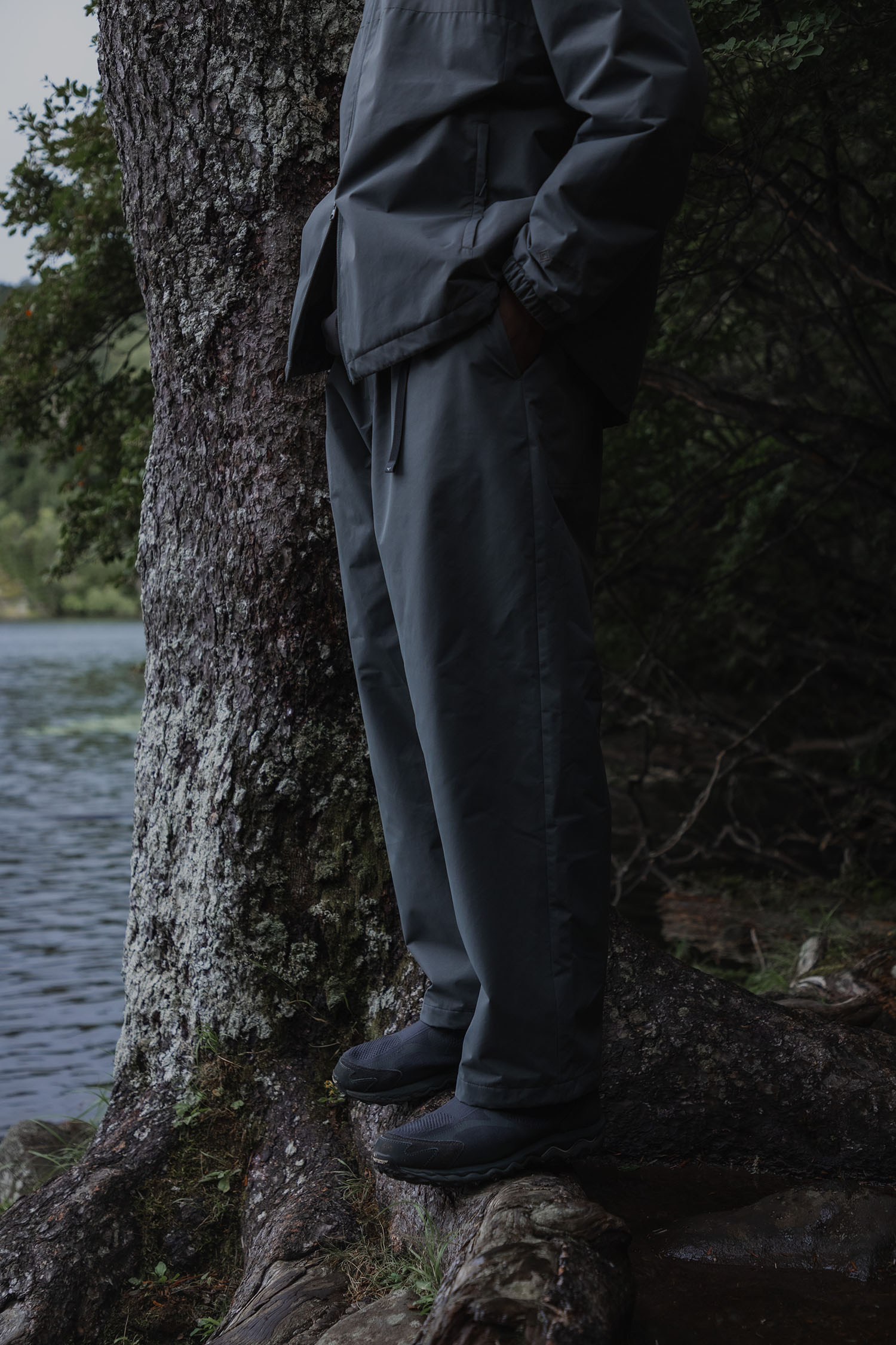 別注 GORE-TEX WINDSTOPPER 運動風長褲穿搭照 5