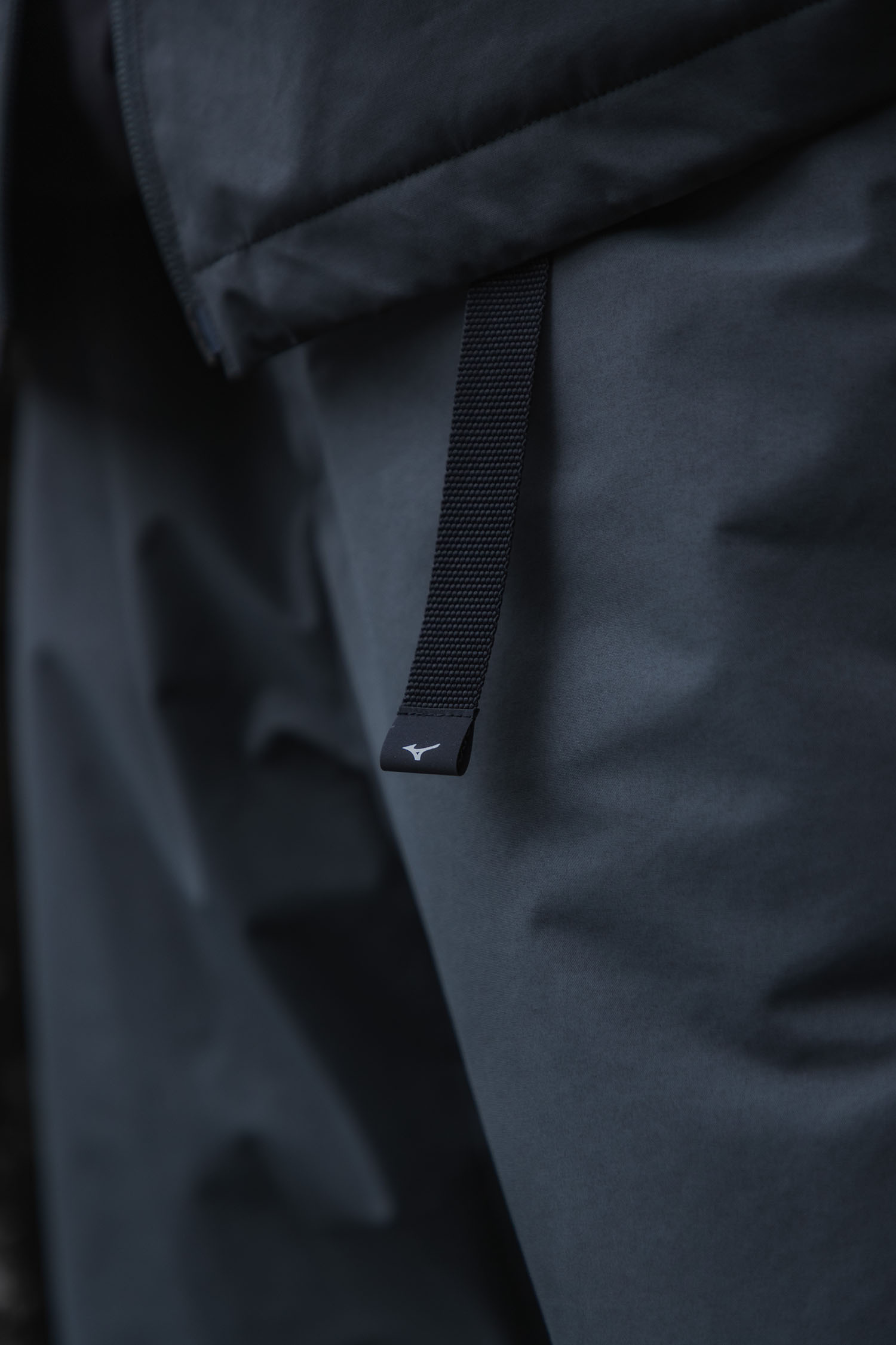 別注 GORE-TEX WINDSTOPPER 運動風長褲穿搭照 6